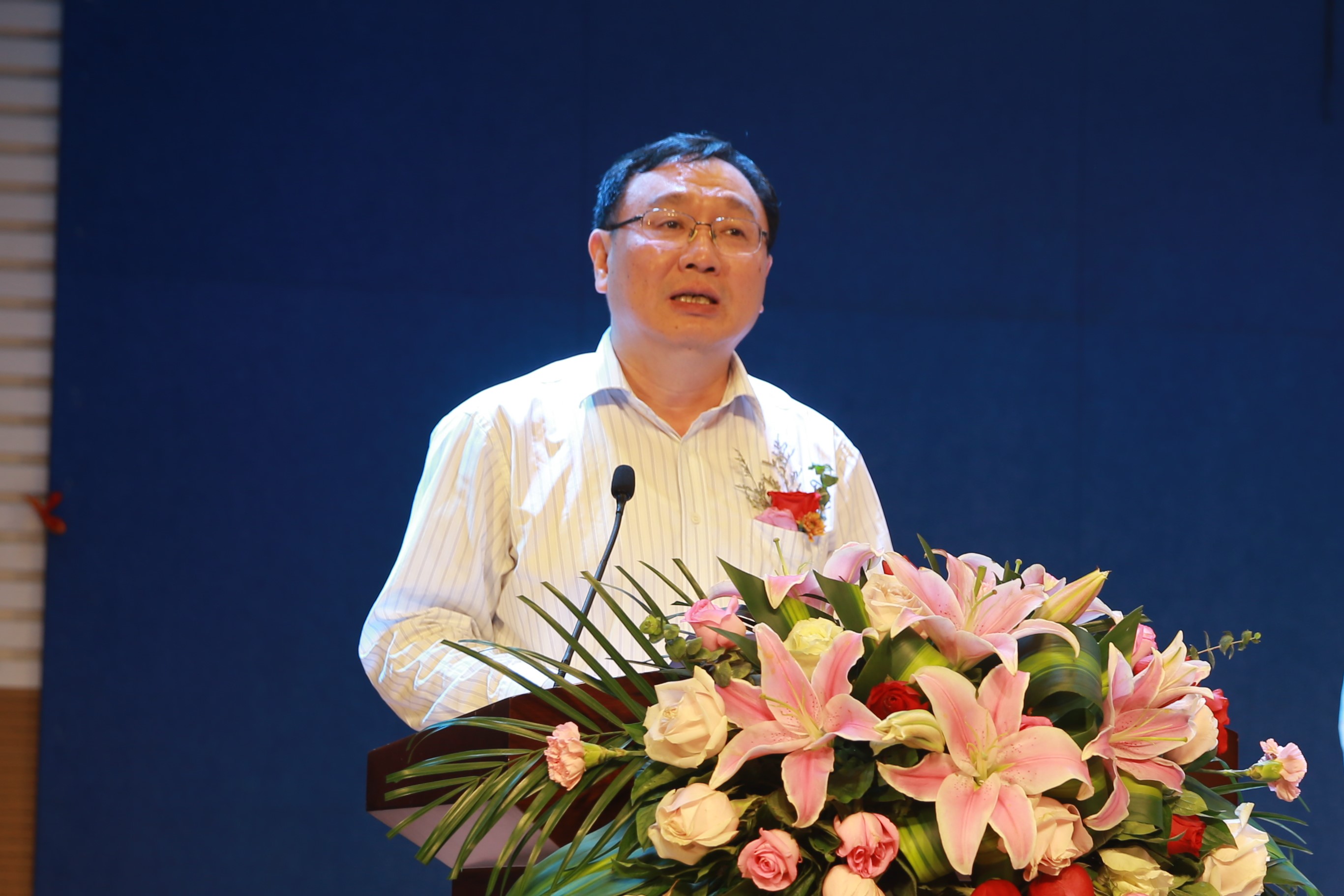 党委书记俞海洛讲话