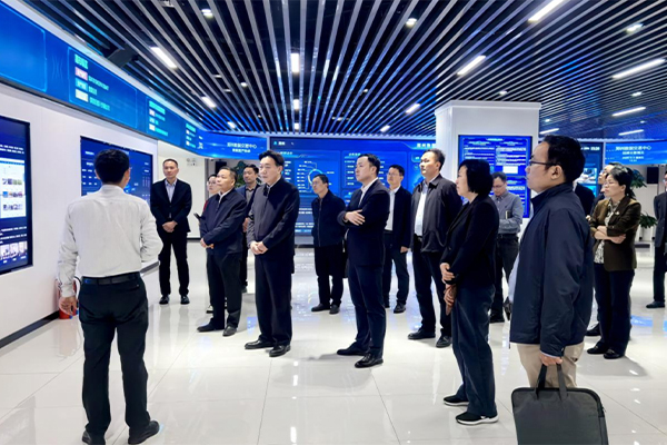 学校与郑州数据交易中心签署战略合作协议 共建“数据要素研学基地”