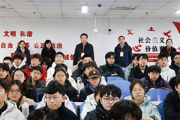 校领导巡视新学期开学第一课